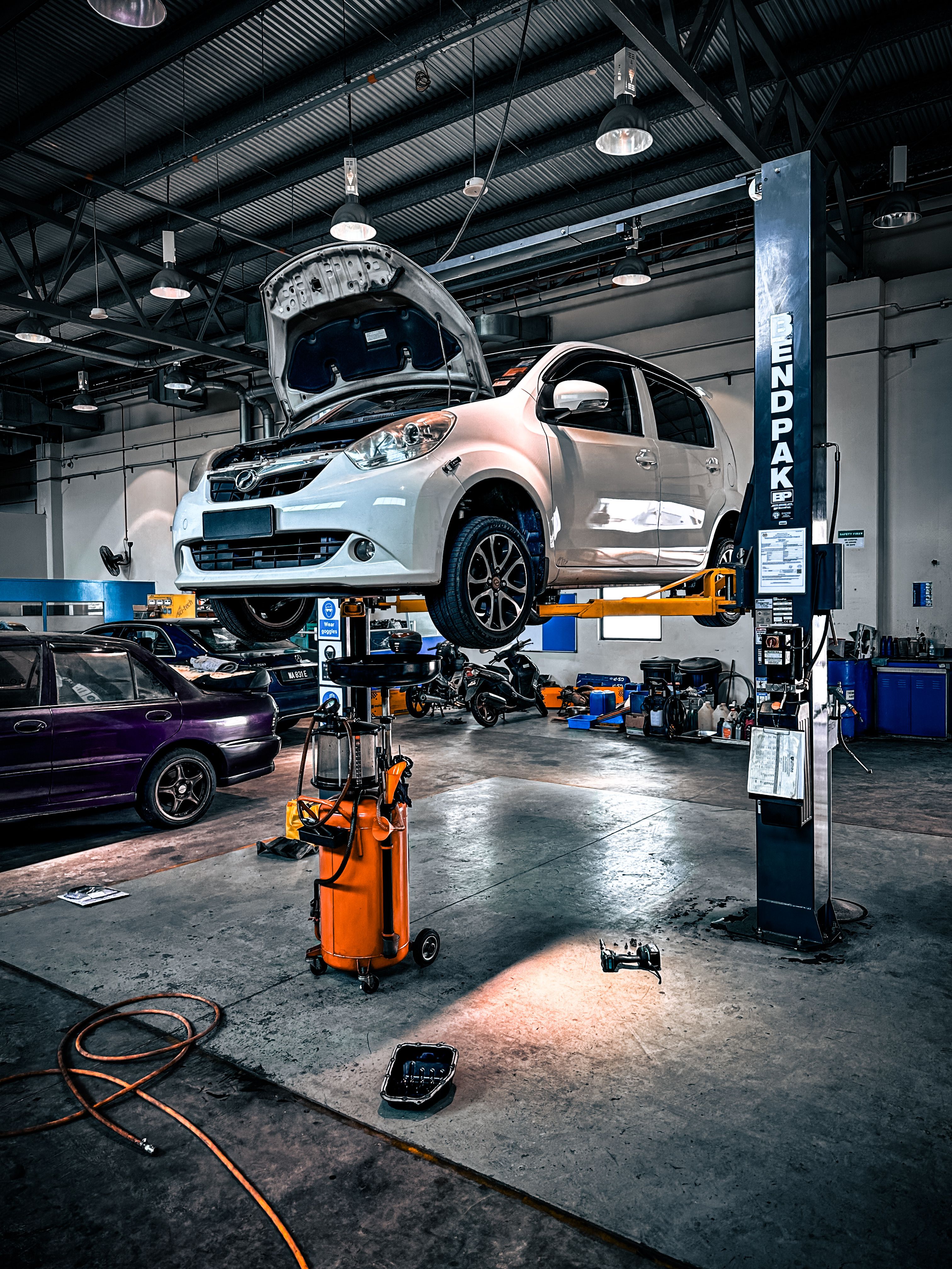 IS Motors workshop - precision service bay